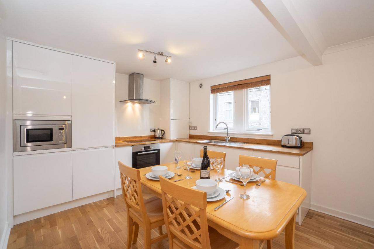 Dwellcome Home Ltd 2 King Beds West End Apt, Half Mile To Union Street Yet Quiet, Free Allocated Parking Space At Rear Entrance & Fast Wifi, Ideal For Long Term Contractor, Corporate, Etc Stays, Regular Housekeeping Option - See Our Site For Assuranc Aberdeen Exterior foto